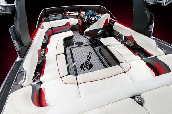 2016-23LSV_studio_rear-interior_lowres