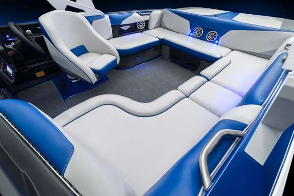 2016-Axis_T22_studio-interior_lowres