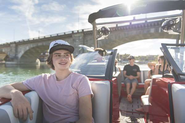 2019_Malibu_21MLX_Cruising