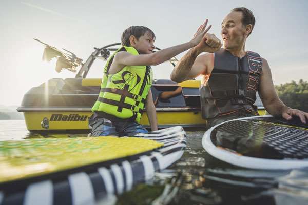 2019_Malibu_21VLX_High_Five