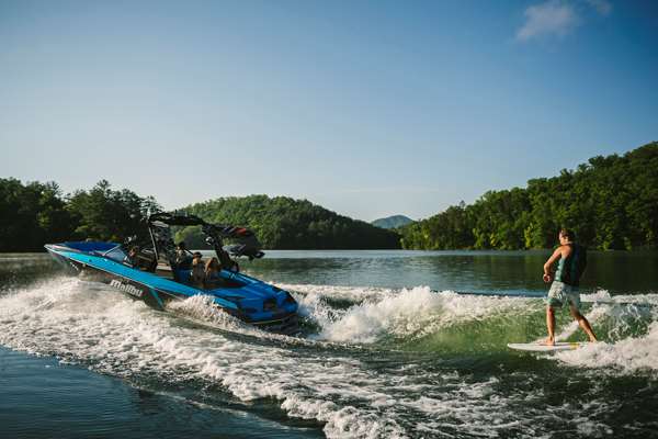 Malibu-24-MXZ-Monster-Waves