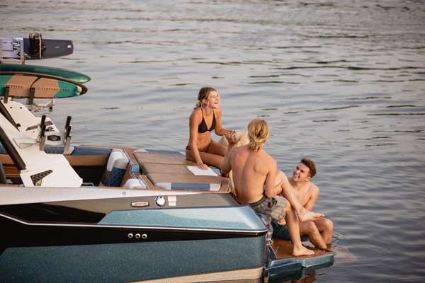 2022_M220_Hanging_Out